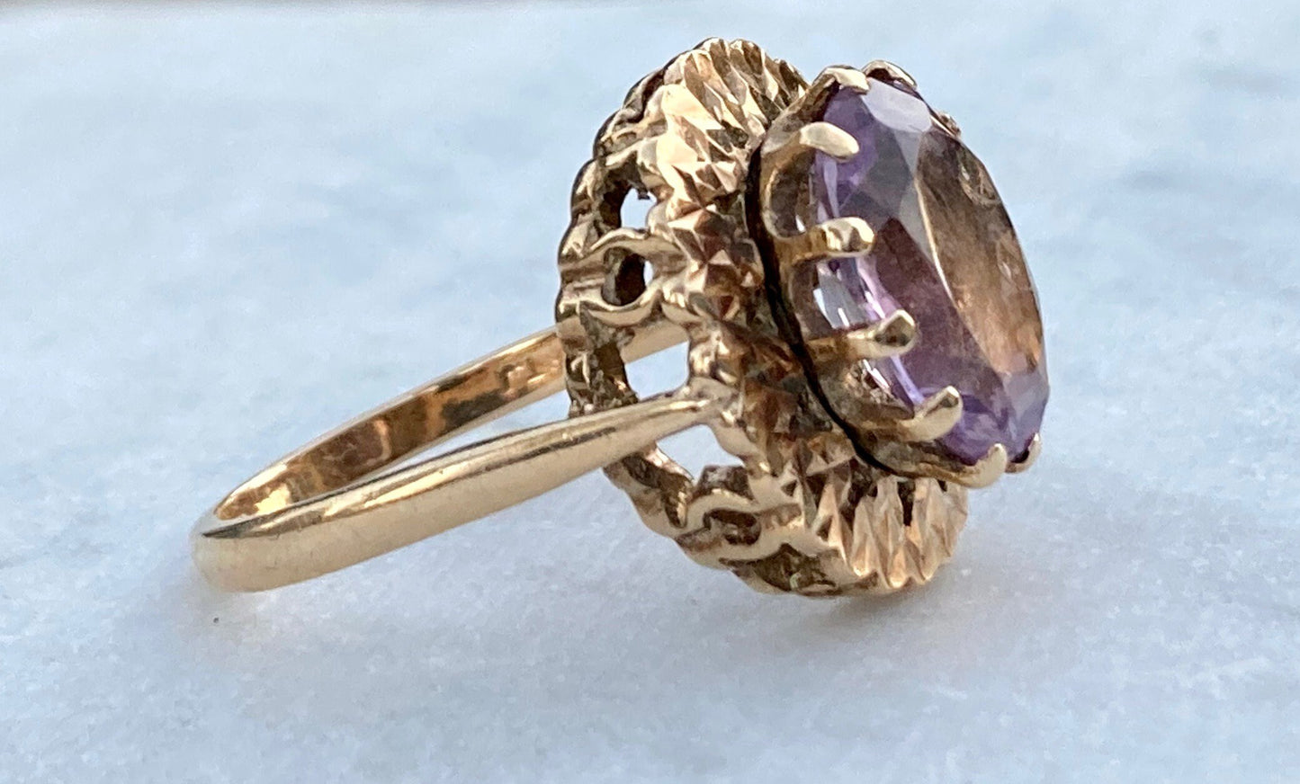 Vintage 10ctw Amethyst 9k Yellow Gold. Weight: 6.6 grams.