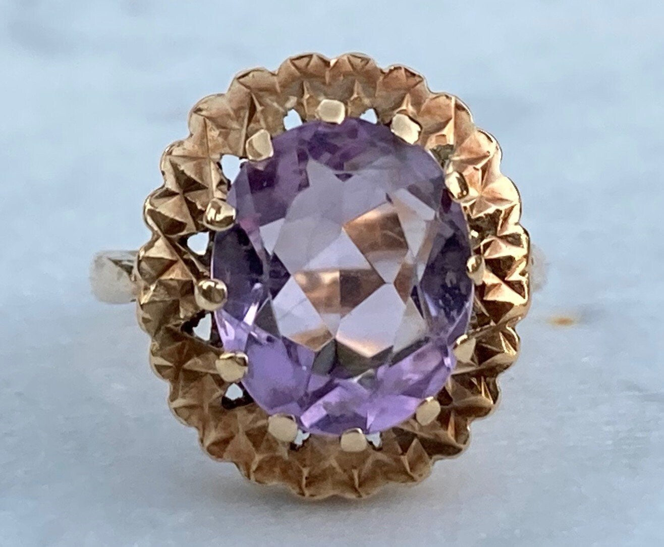 Vintage 10ctw Amethyst 9k Yellow Gold. Weight: 6.6 grams.