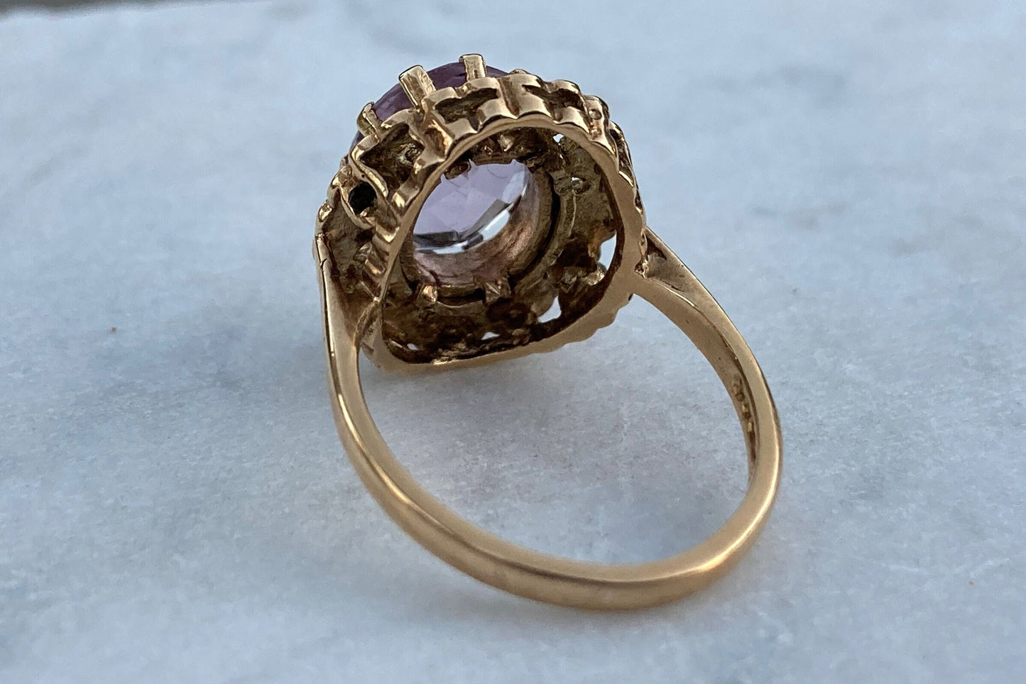 Vintage 10ctw Amethyst 9k Yellow Gold. Weight: 6.6 grams.