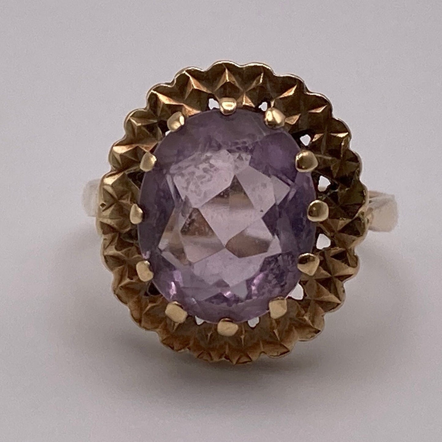 Vintage 10ctw Amethyst 9k Yellow Gold. Weight: 6.6 grams.