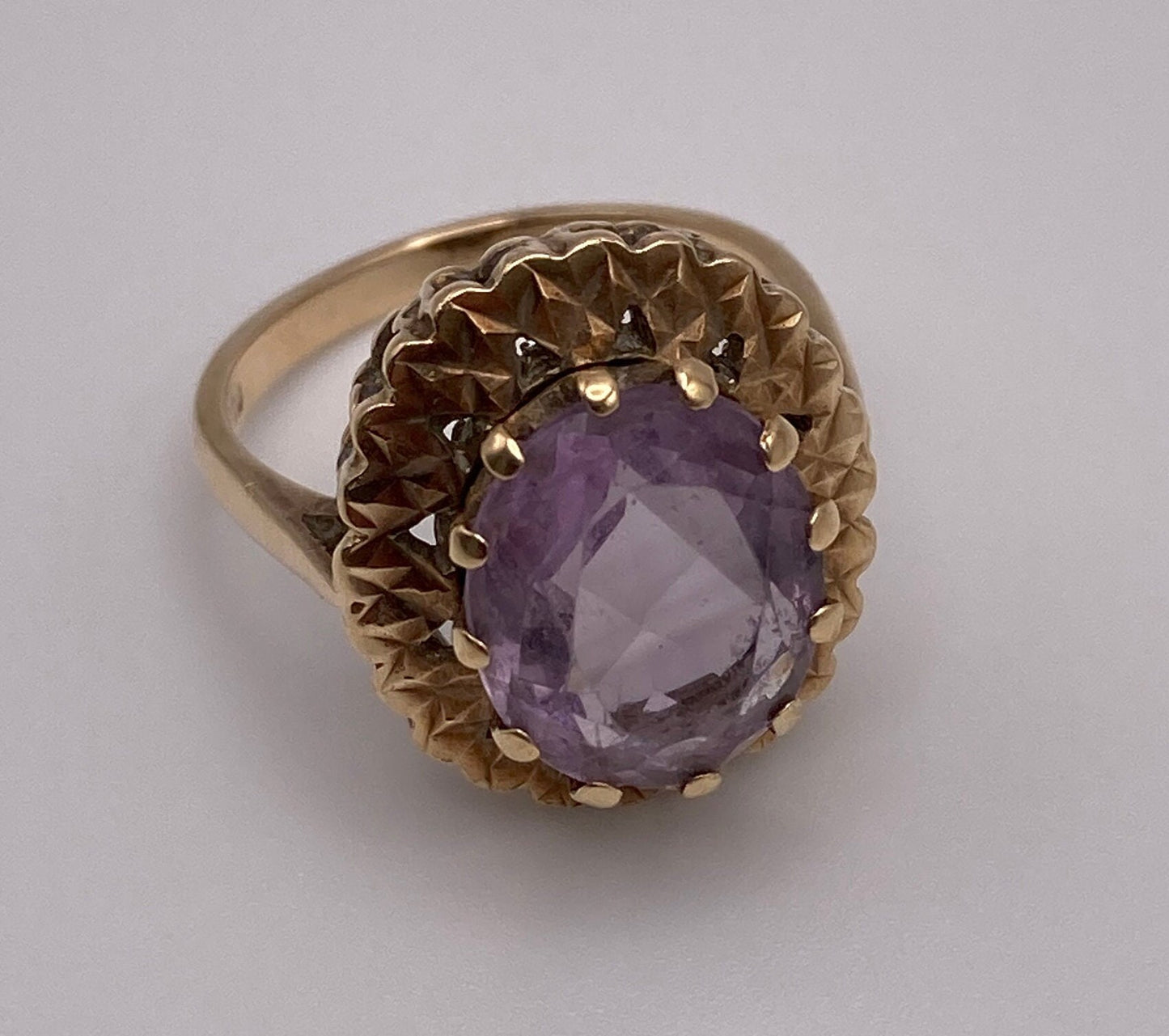 Vintage 10ctw Amethyst 9k Yellow Gold. Weight: 6.6 grams.