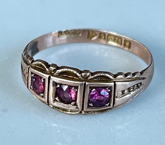 Edwardian Purple Garnet Three Stone 9ct Yellow Gold Ring Fully Hallmarked.